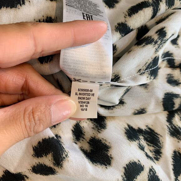 Banana Republic Top Womens M Medium Multi Short Sleeve Inverted V Neck Snow Day - Picture 9 of 11